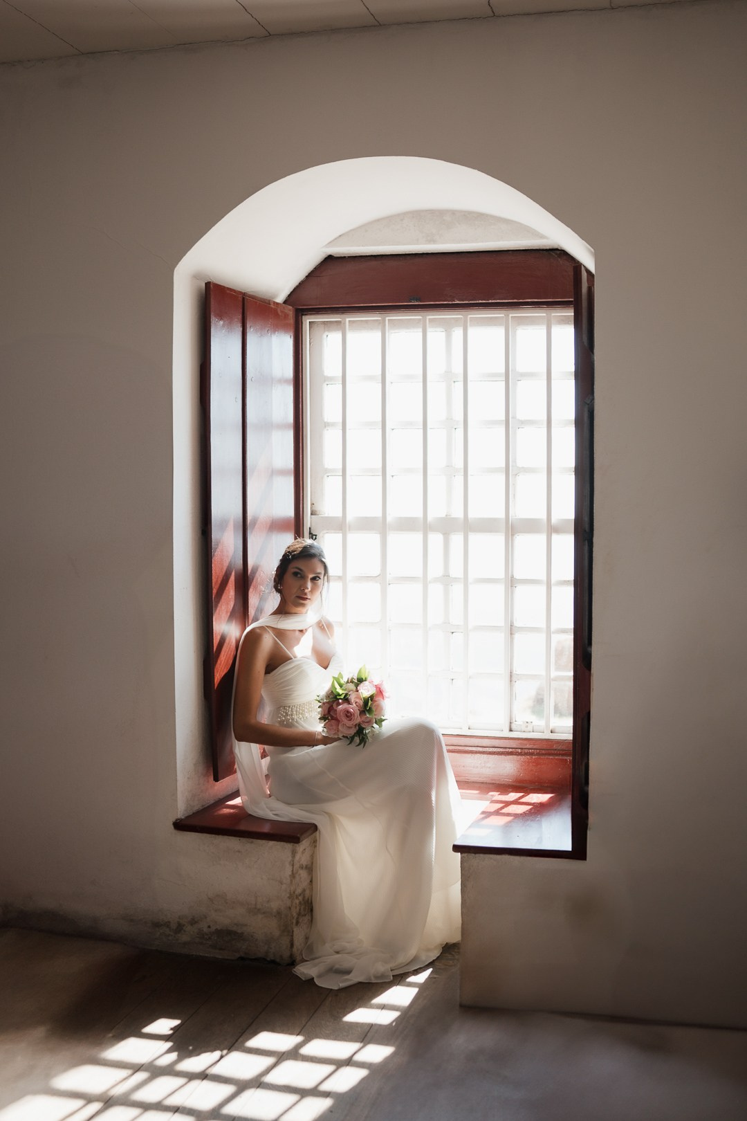 Casamento documental de Julianne e Helder no Santuário de Nossa Senhora da Piedade registrado pela Edu e Josi Fotografia com paisagens incríveis de Minas Gerais.
