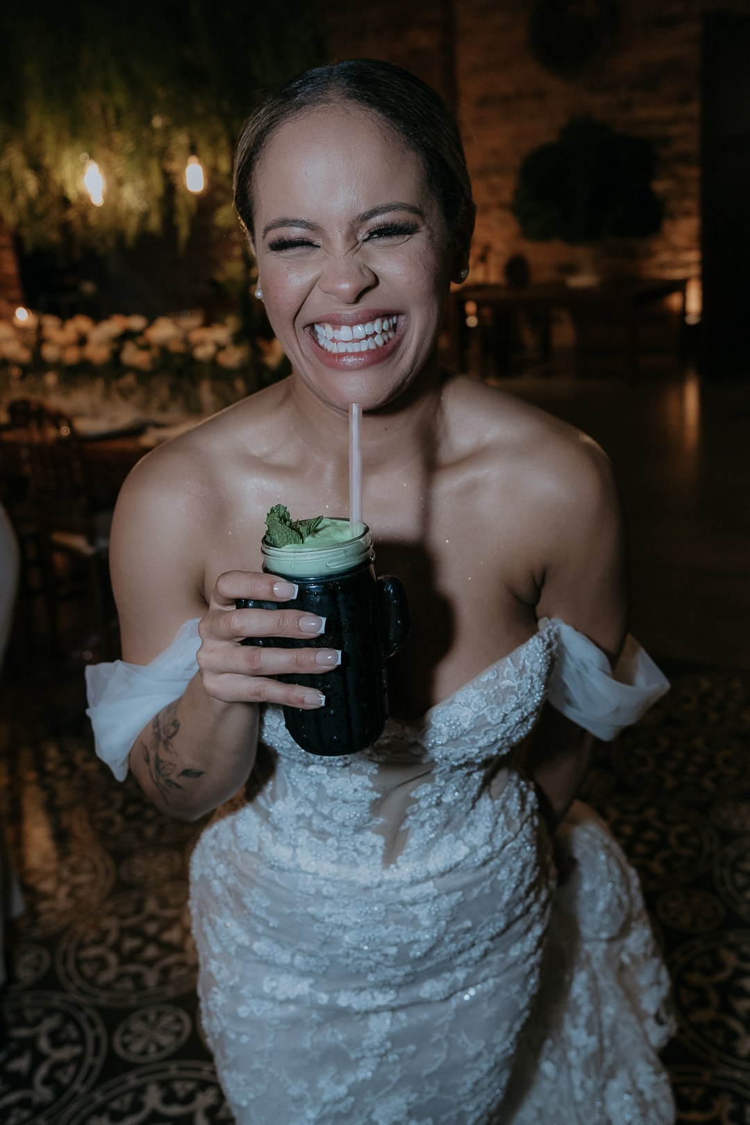 Fotografia da festa de casamento de Inga e Jack no Olaria Eventos em Betim realizada pela Edu e Josi Fotografia com emoção e espontaneidade.