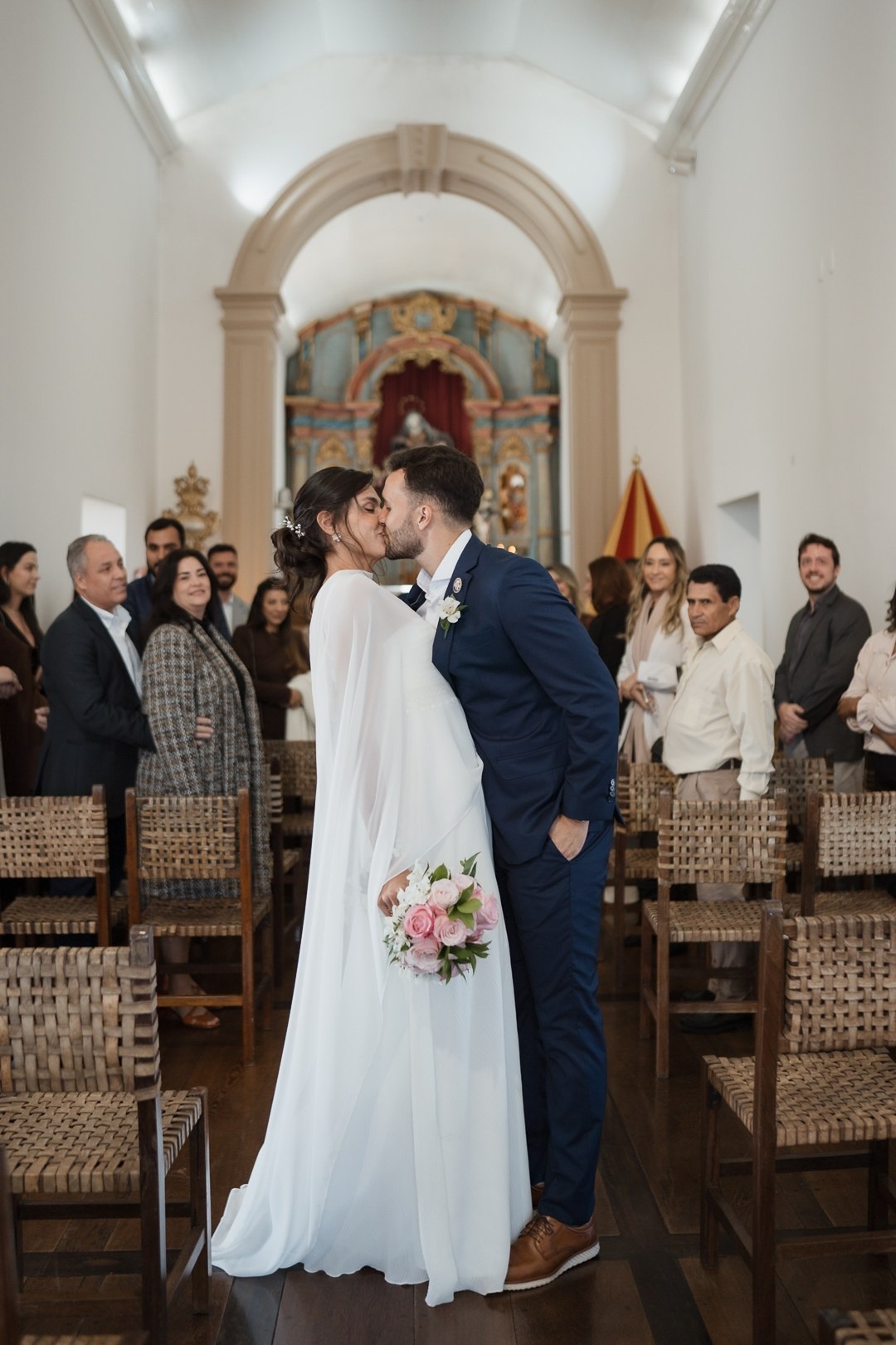 Julianne e Helder viveram um casamento inesquecível no Santuário de Nossa Senhora da Piedade na Serra da Piedade MG com fotografia documental da Edu e Josi Fotografia. Registros naturais, espontâneos e cheios de emoção em meio às montanhas de Minas Gerais.