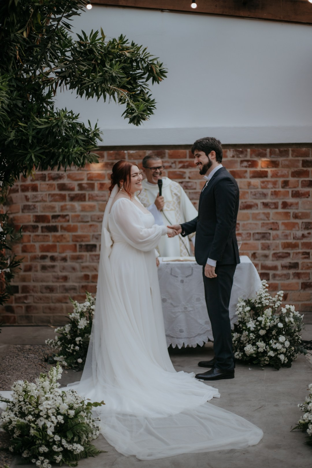 O casamento de Ayla e Adriano no Lá Tertúlia, em Belo Horizonte MG, reuniu emoção verdadeira, amigos próximos e fotos documentais espontâneas. A Edu e Josi Fotografia registrou tudo de forma autêntica.