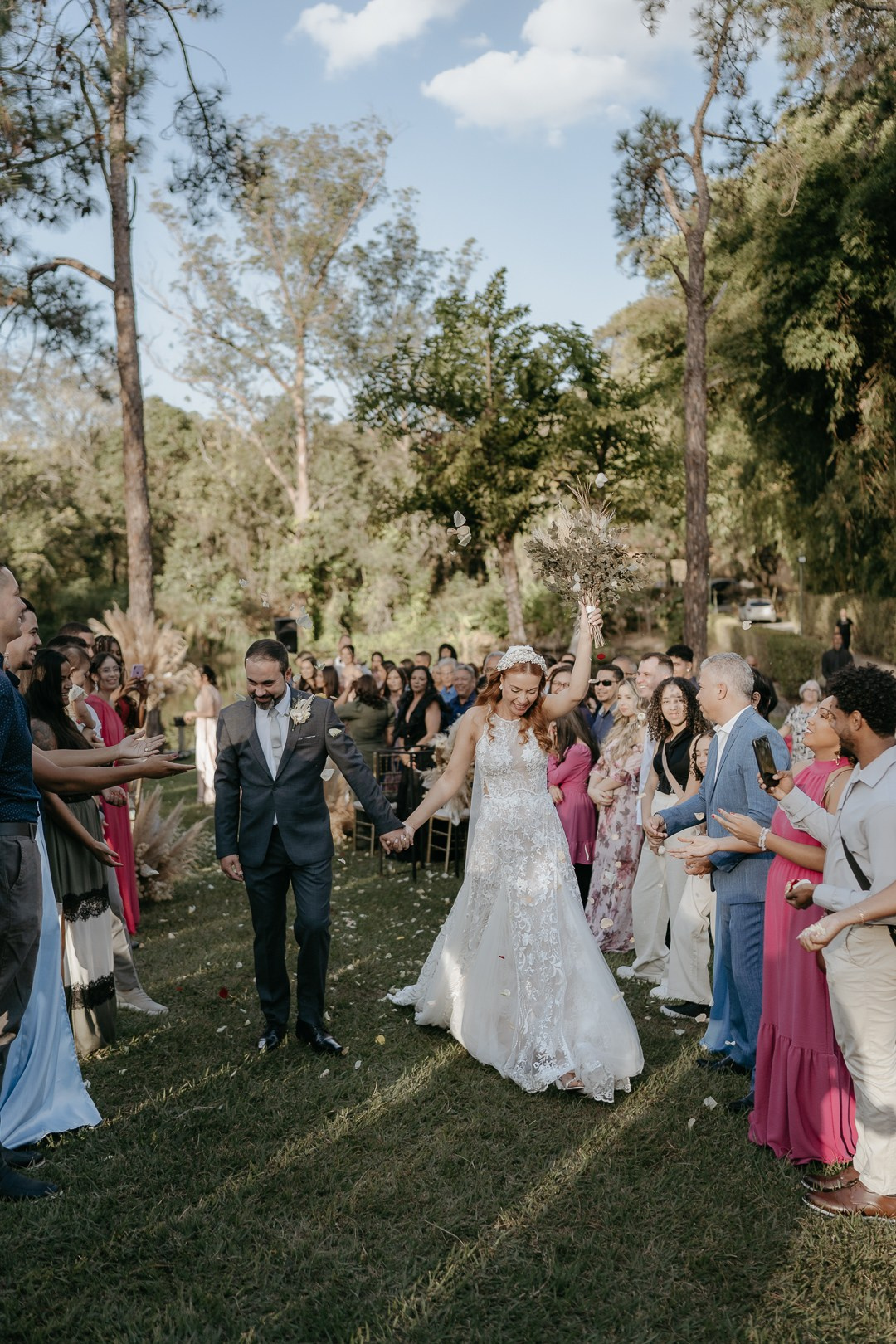 O Espaço Bodocó em Betim recebeu o casamento de Vivian e Paulo em uma celebração boho folk intensa e emocionante. A Edu e Josi Fotografia eternizou cada instante de forma natural e espontânea.