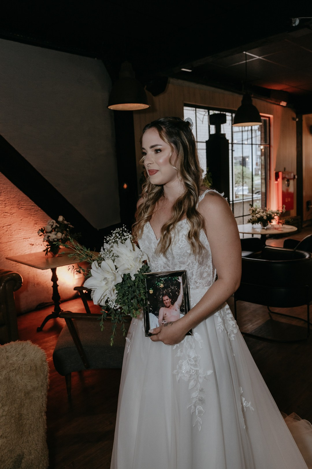 Julia e Leo celebraram um casamento acolhedor no Mocca Coffee & Meals, no Vila da Serra, em Nova Lima. A Edu e Josi Fotografia contou essa história através de uma fotografia documental e verdadeira.