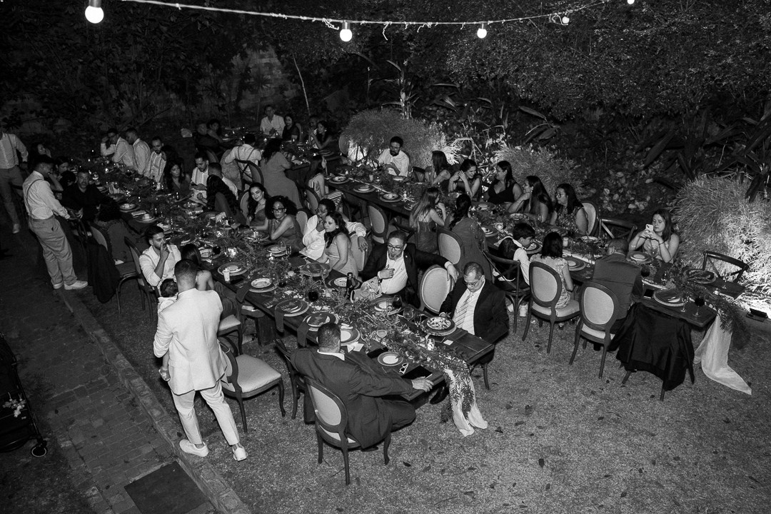 Fotografia da festa de casamento de Débora e André no Vila Rica Pampulha MG realizada pela Edu e Josi Fotografia com emoção e espontaneidade.