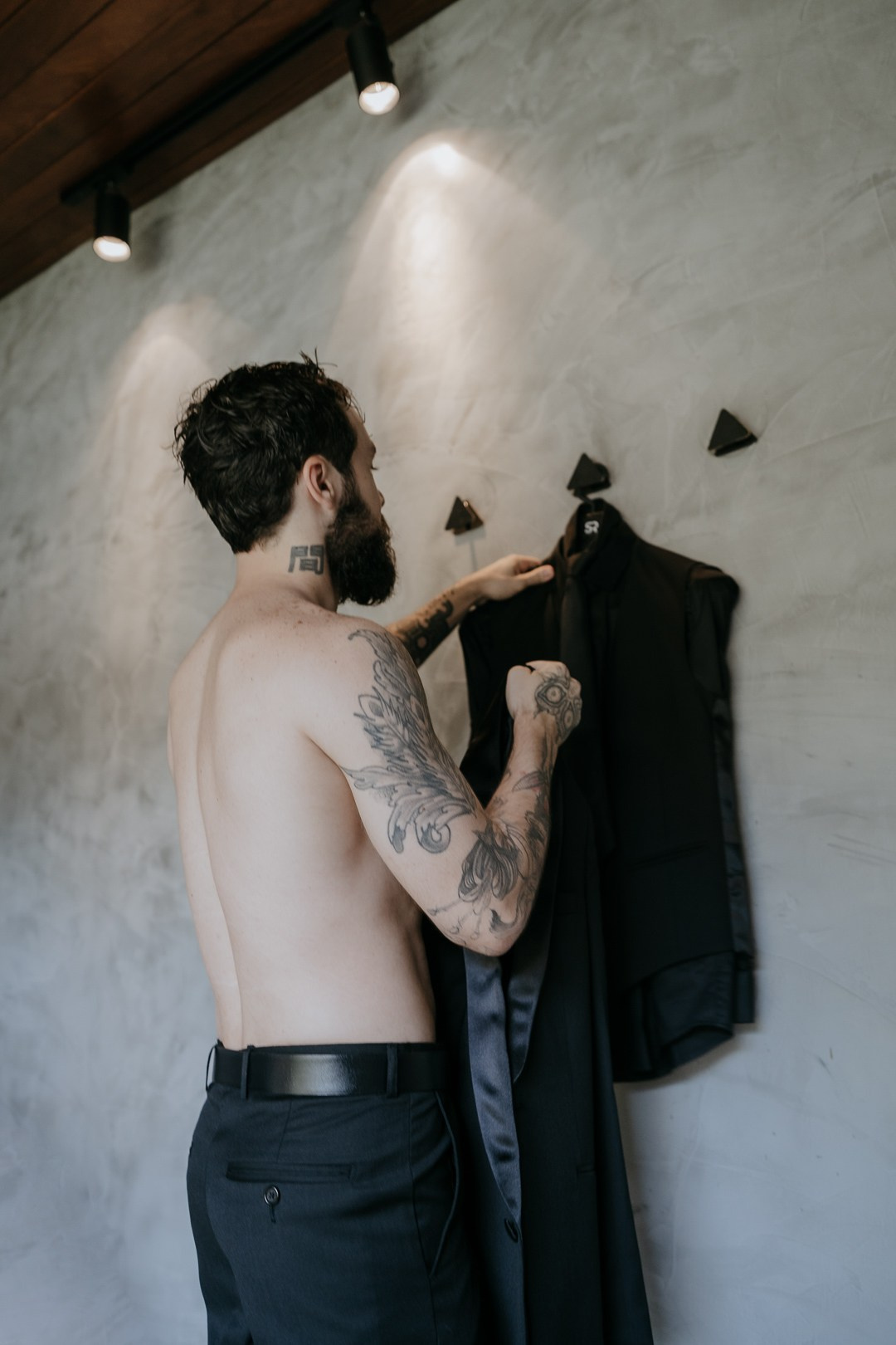 Casamento de Cecília e João no Liac Pampulha BH com fotografia documental, emoções reais e imagens espontâneas registradas de forma elegante e atemporal.
