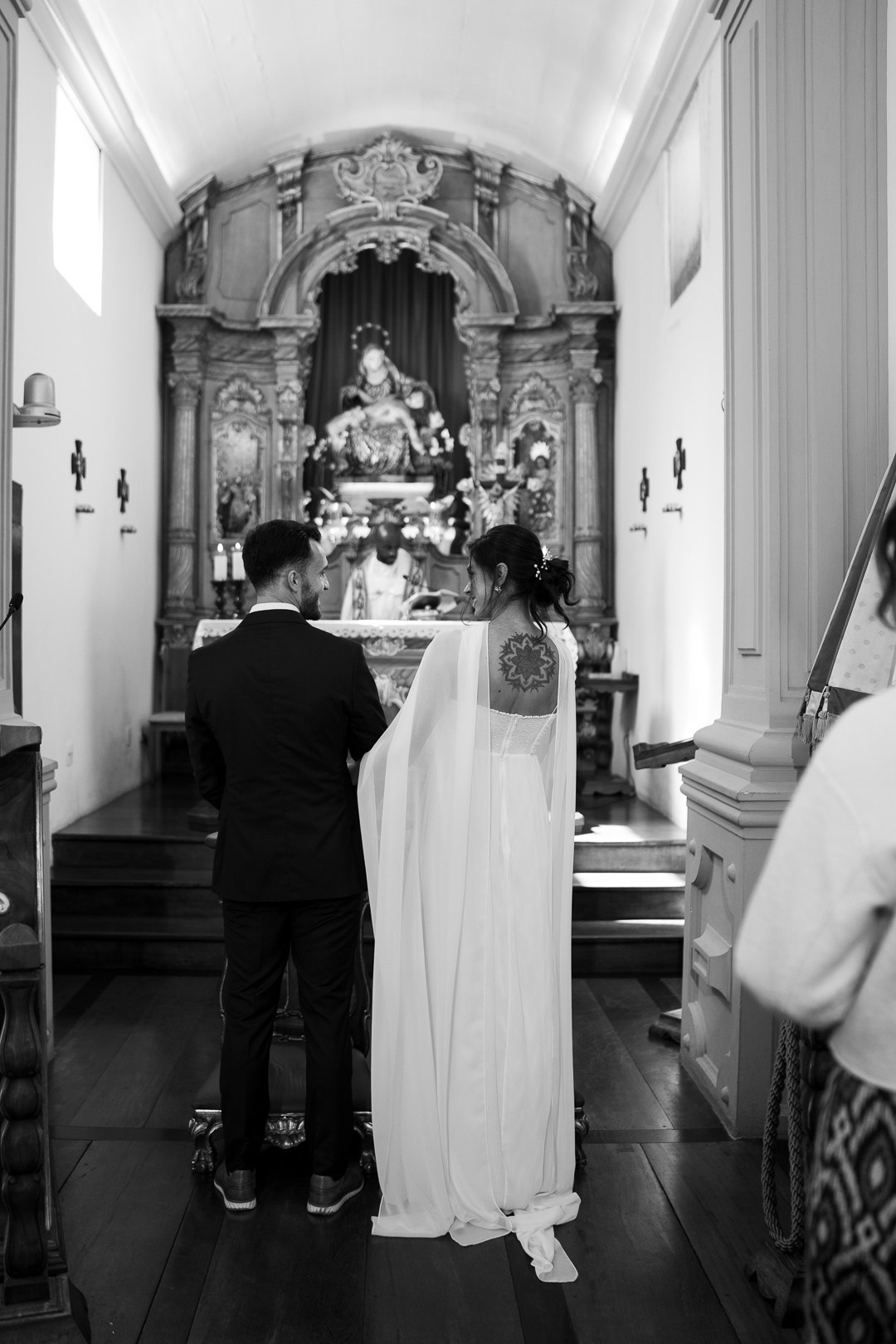 Fotografia natural de casamento no Santuário de Nossa Senhora da Piedade com Julianne e Helder realizada pela Edu e Josi Fotografia.