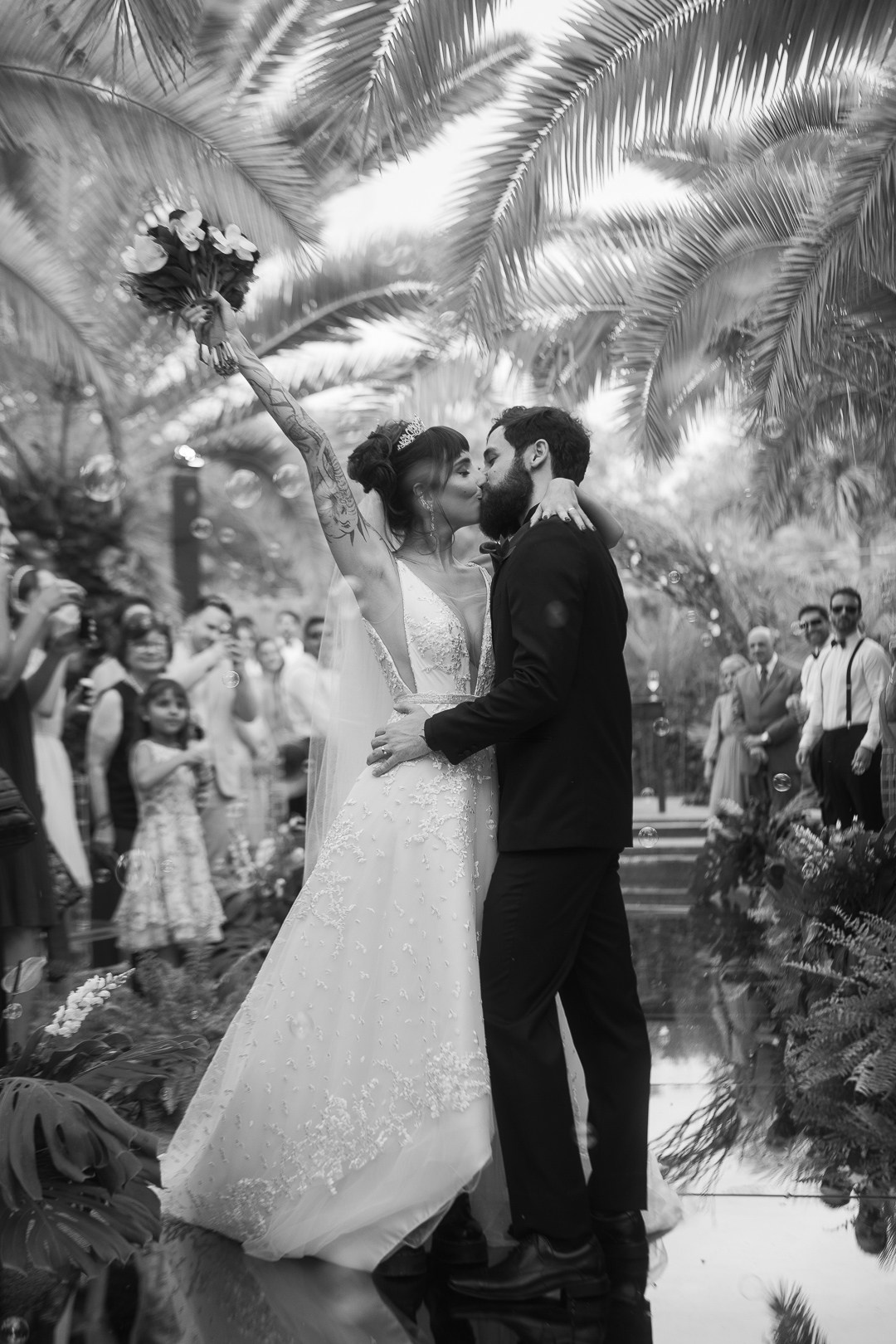Cecília e João em um casamento documental no Liac Pampulha BH, com imagens leves, autênticas e sofisticadas registrando cada emoção e momento espontâneo da celebração.
