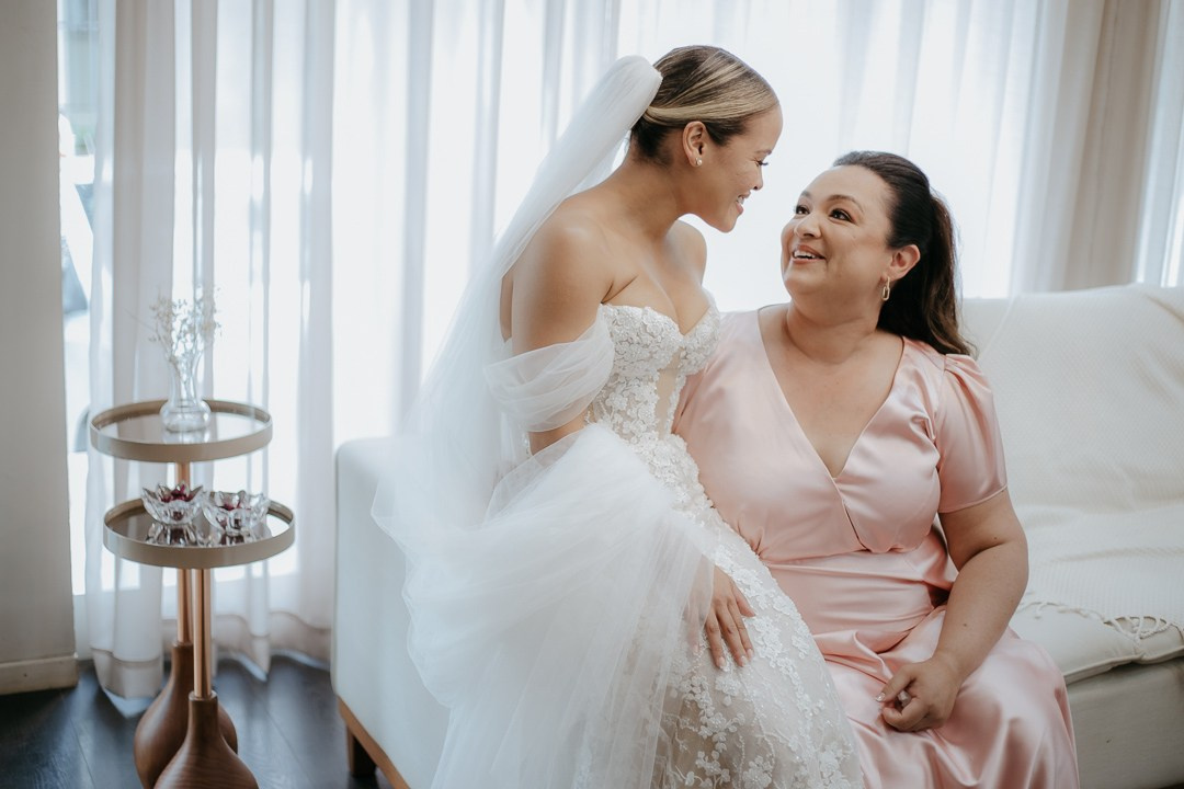 Fotografia documental de casamento em Betim com Inga e Jack realizada pela Edu e Josi Fotografia em um cenário inesquecível.
