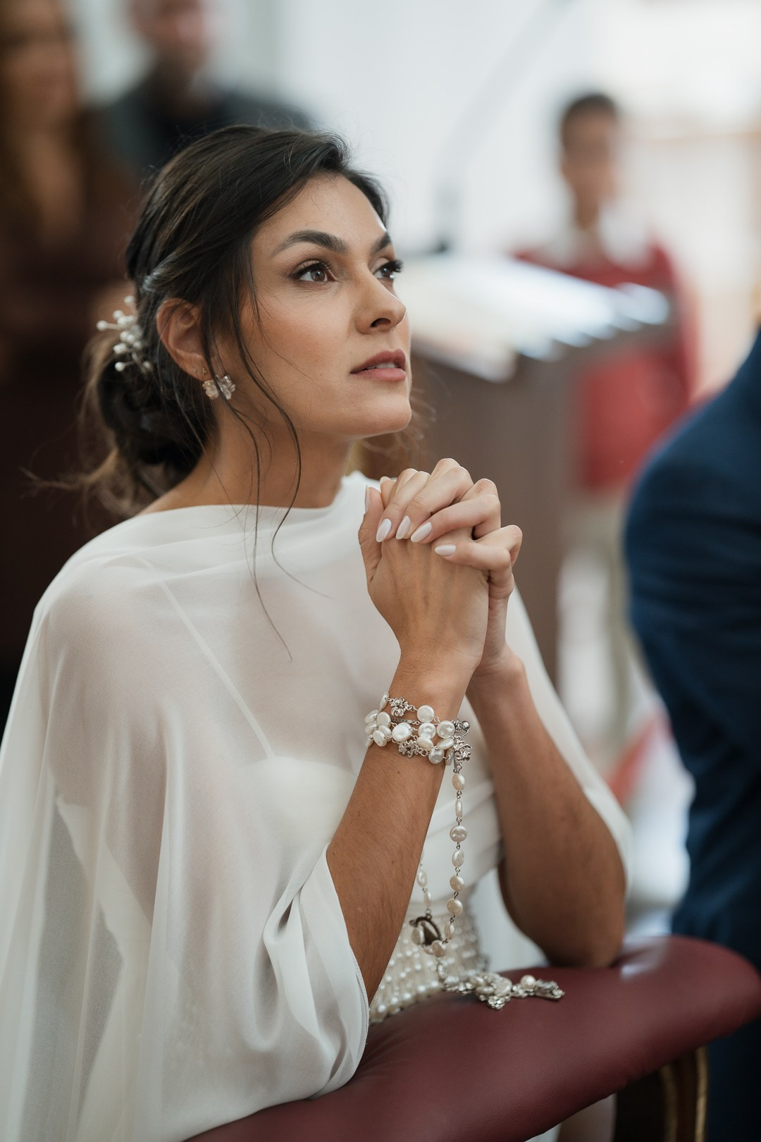 Julianne e Helder viveram um casamento religioso emocionante na Serra da Piedade em Minas Gerais com cobertura espontânea da Edu e Josi Fotografia.