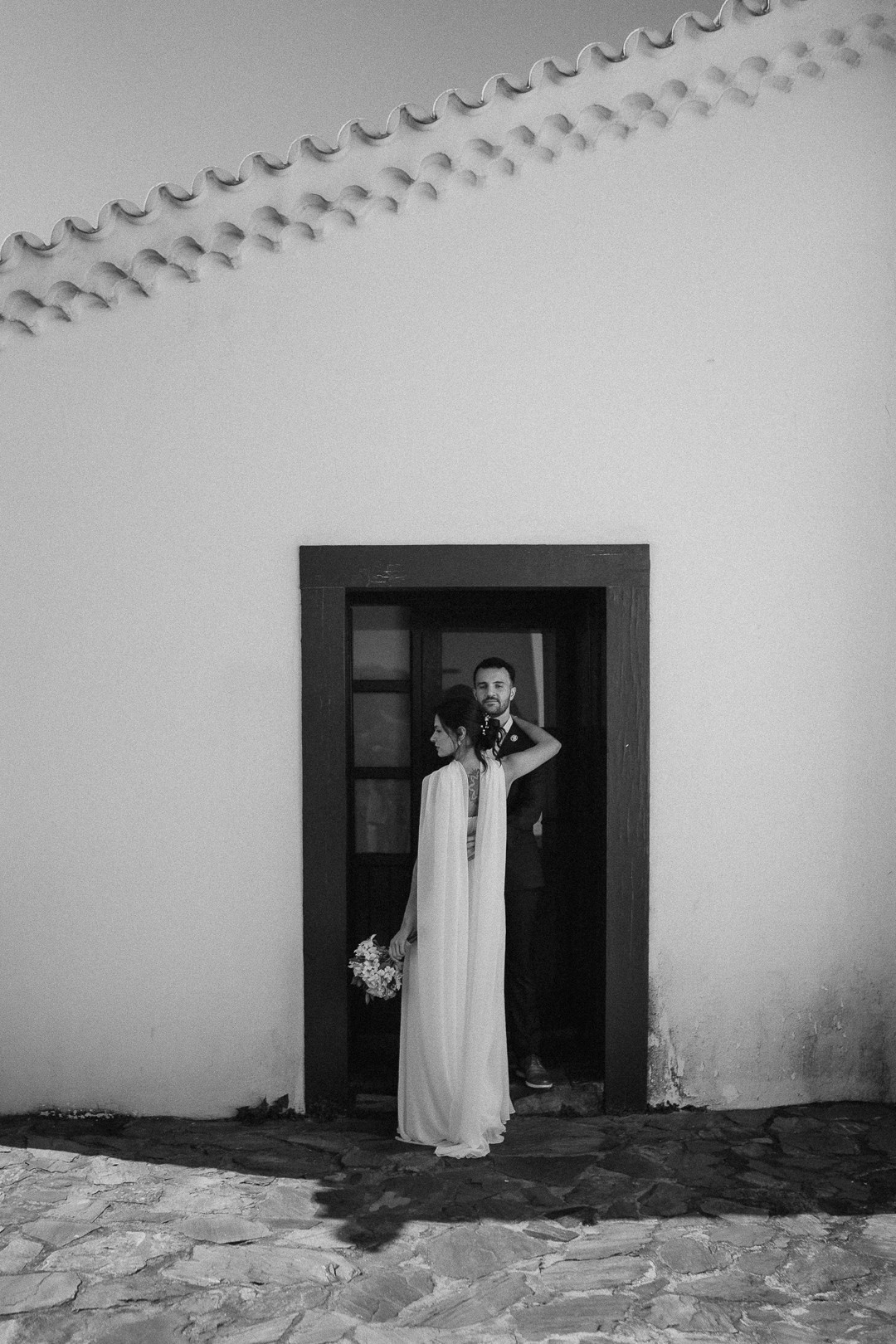 Casamento documental na Serra da Piedade com Julianne e Helder registrado pela Edu e Josi Fotografia. Imagens naturais e emocionantes em uma cerimônia cheia de significado.