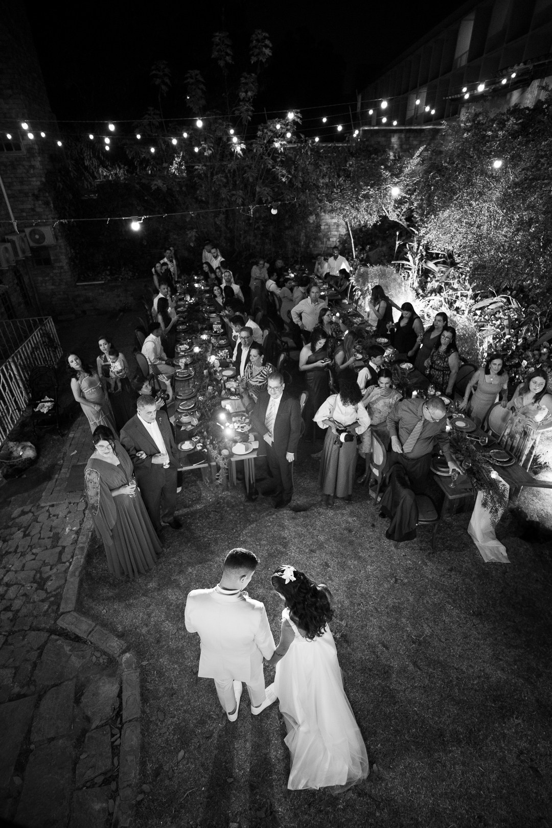 Fotografia documental de casamento de Débora e André em Belo Horizonte MG no Vila Rica Pampulha com clima romântico e elegante.