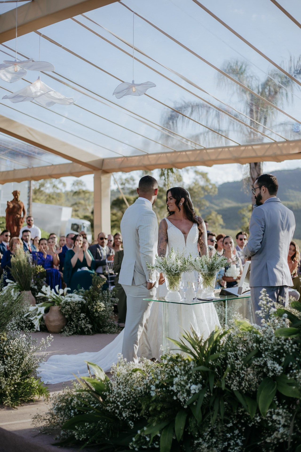 Fotografia de casamento natural no Vila Relicário com Andressa e Henrique realizada pela Edu e Josi Fotografia em Minas Gerais.