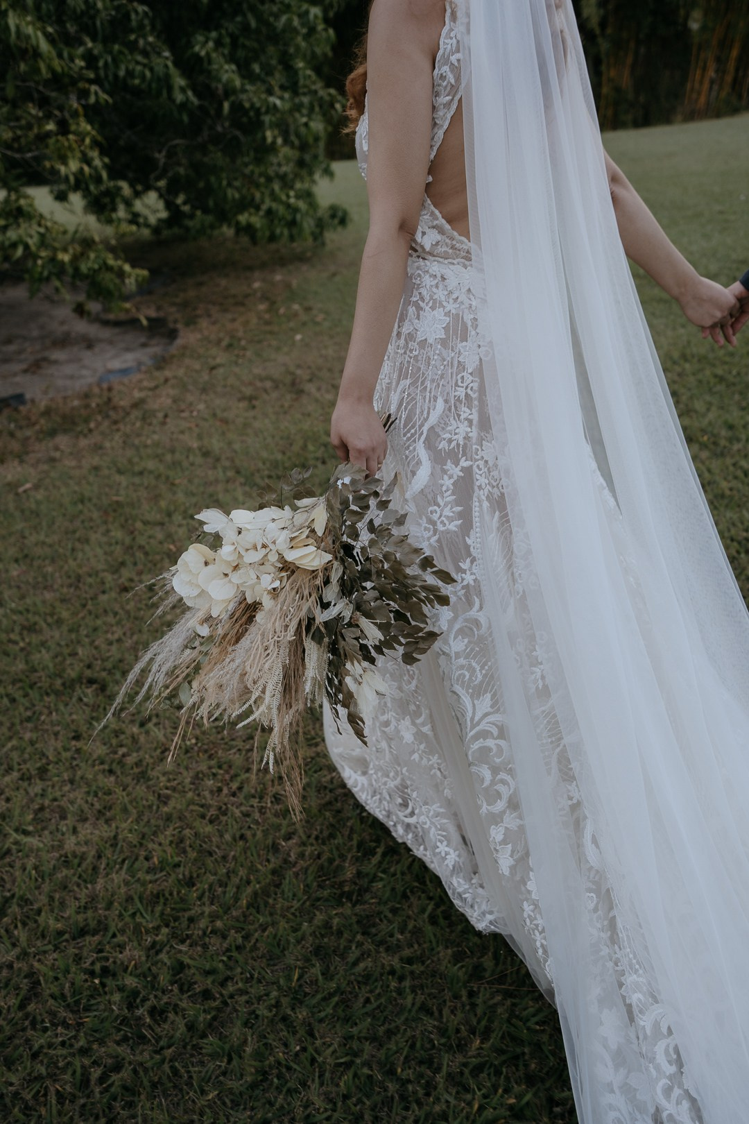 Vivian e Paulo viveram um casamento autêntico no Espaço Bodocó, em Betim, marcado pelo estilo boho folk e momentos espontâneos. A Edu e Josi Fotografia registrou tudo através da fotografia documental.