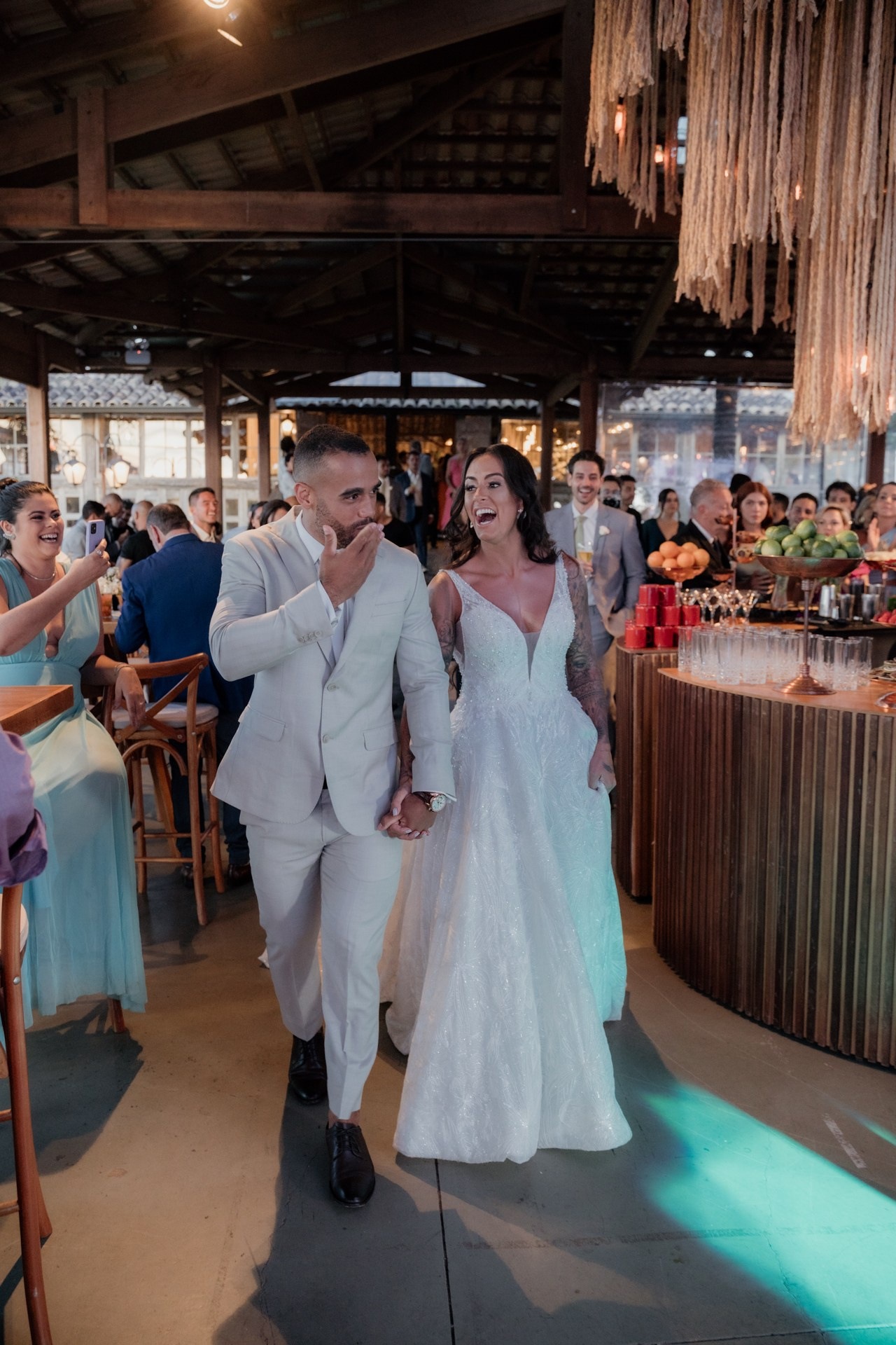Andressa e Henrique celebraram uma festa inesquecível no Vila Relicário em Ouro Preto MG com pista animada, drinks sofisticados e muita emoção registrados pela Edu e Josi Fotografia em estilo documental.