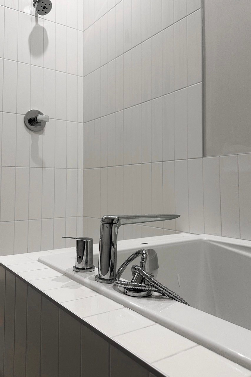 Bathrooms & Showers. Moroz Building Solutions LTD