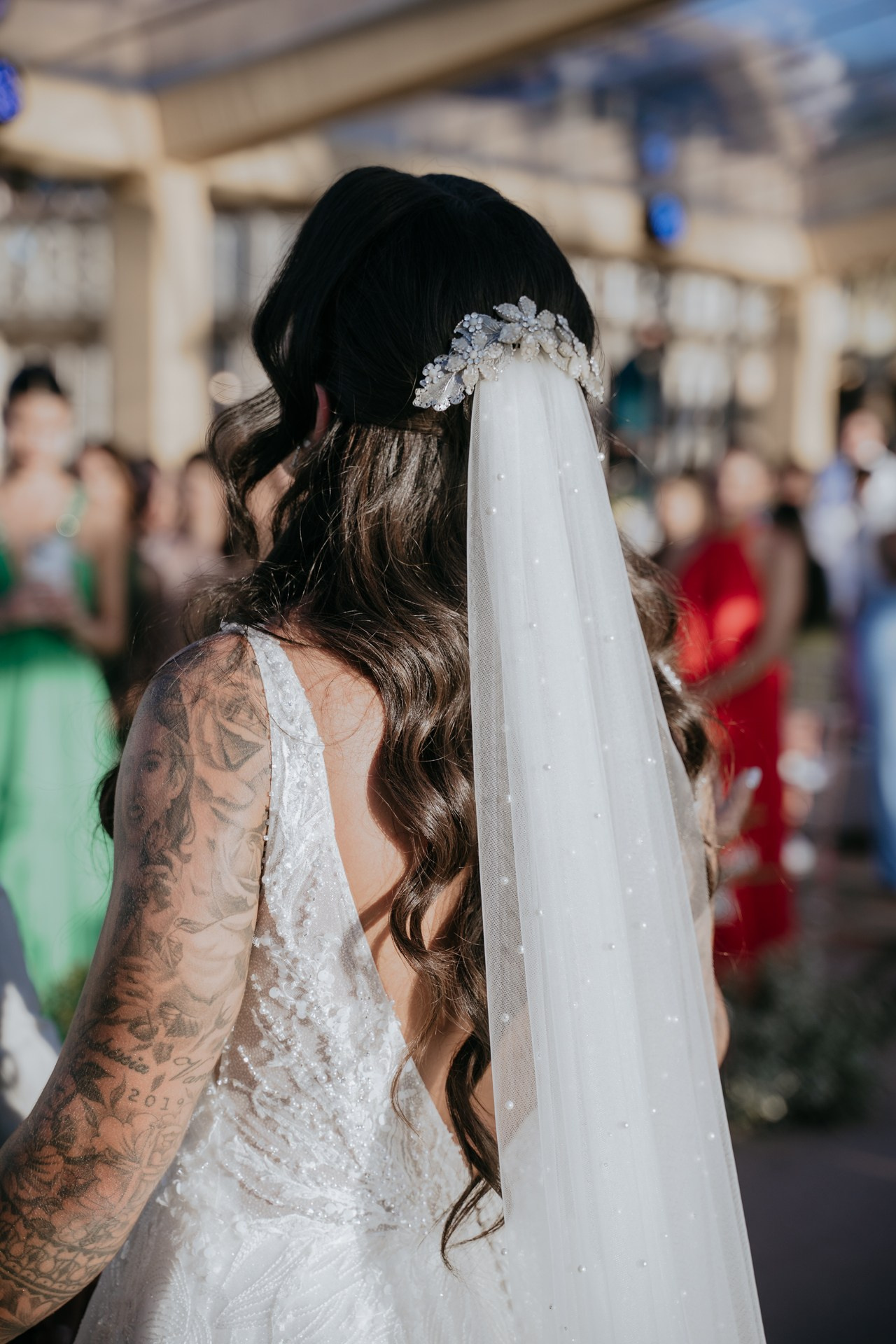 Andressa e Henrique viveram um casamento romântico no Vila Relicário em Ouro Preto com imagens espontâneas ao pôr do sol feitas pela Edu e Josi Fotografia.