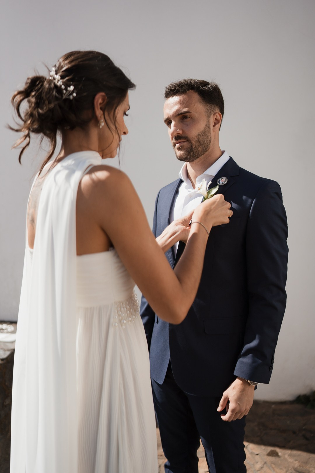 Julianne e Helder celebraram o amor no Santuário de Nossa Senhora da Piedade com registros espontâneos e sofisticados feitos pela Edu e Josi Fotografia.