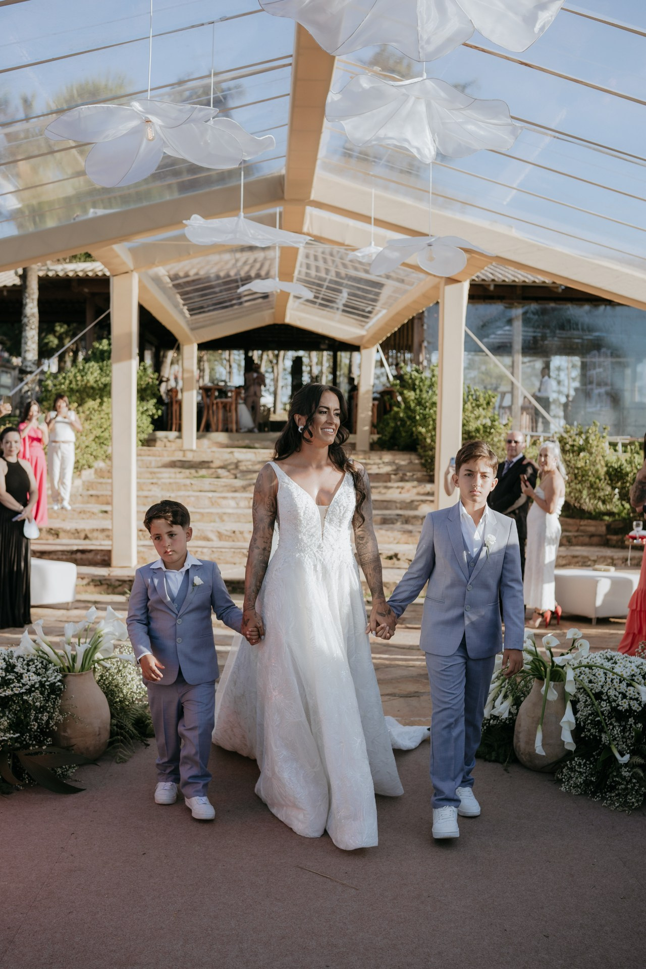 Casamento documental de Andressa e Henrique no Vila Relicário em Ouro Preto registrado pela Edu e Josi Fotografia com leveza e emoção.