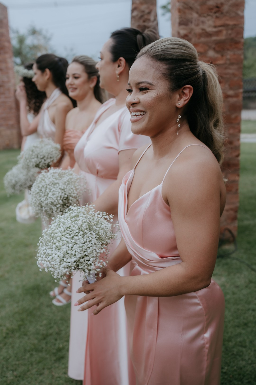 Inga e Jack tiveram um casamento inesquecível no Olaria Eventos em Betim MG registrado pela Edu e Josi Fotografia com estilo documental e natural.
