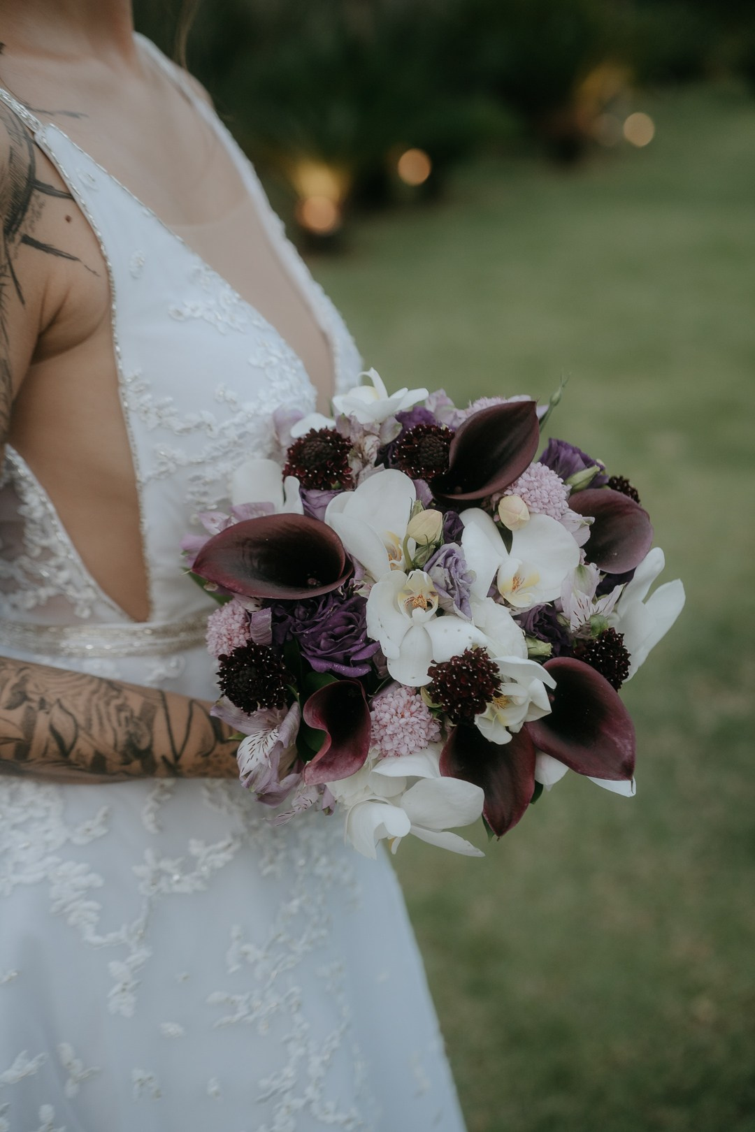 Casamento documental em BH com Cecília e João no Liac Pampulha, registrado com olhar artístico, direção leve e imagens espontâneas e atemporais.