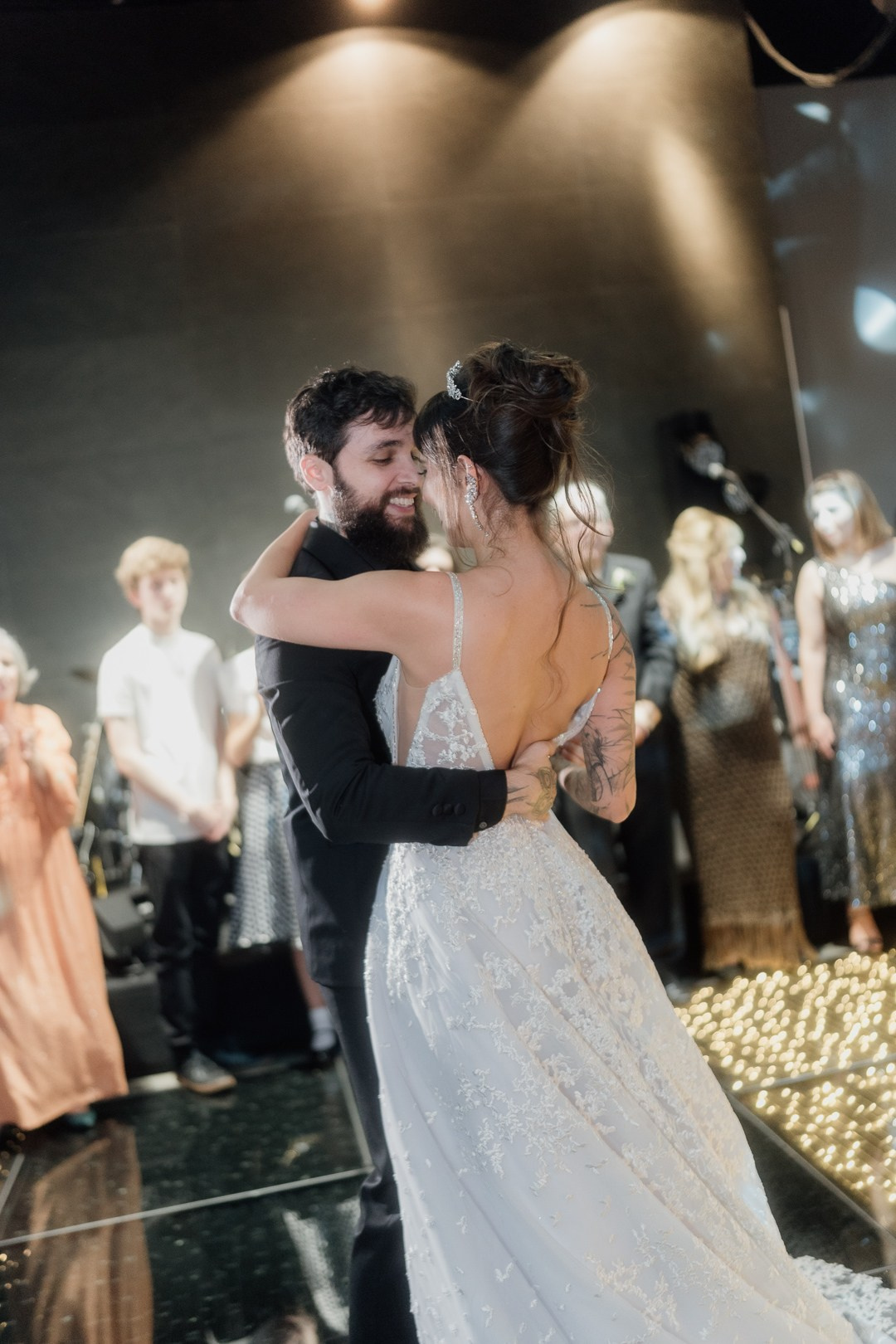 Cecília e João em um casamento sofisticado no Liac Pampulha BH, registrado com fotografia documental, emoções reais e momentos espontâneos inesquecíveis.