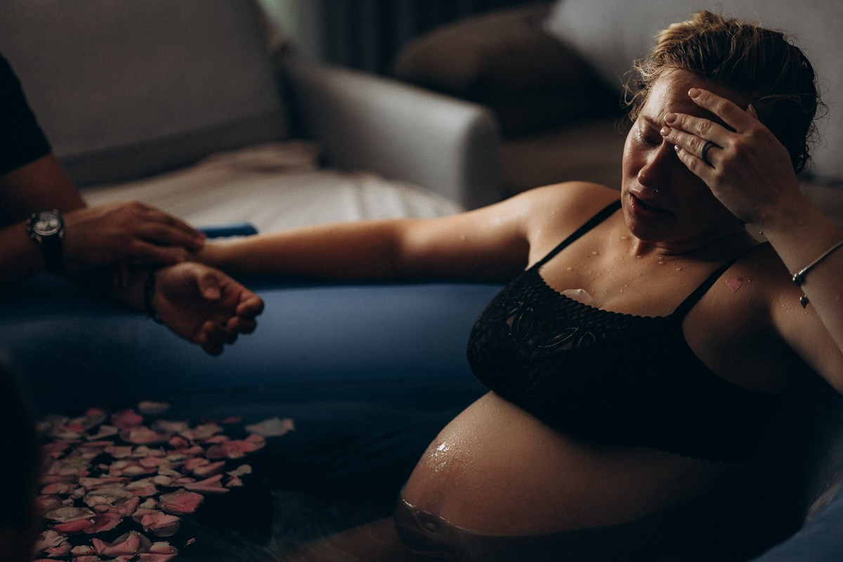 Iris Home BIRTH. Fotografa documental de familia e nascimento em Florianópolis SC Daria Ermolaev