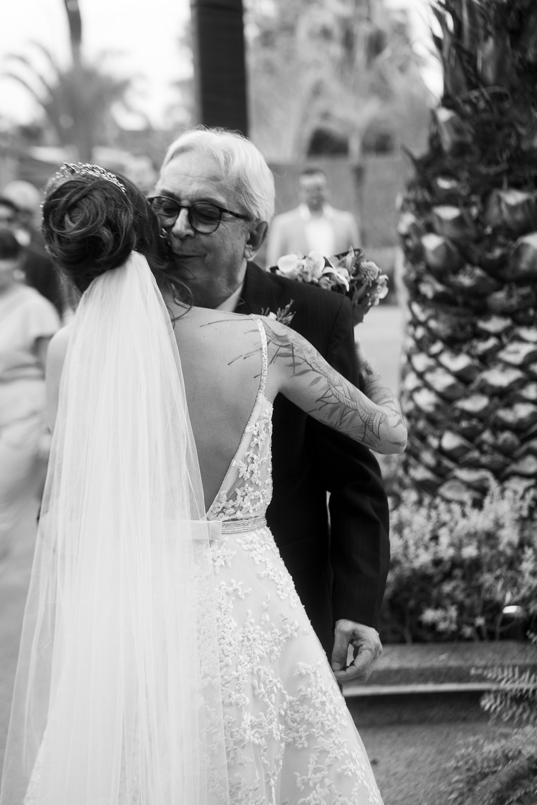 Casamento em BH com Cecília e João no Liac Pampulha. Fotografias documentais e atemporais valorizando momentos reais e emoções verdadeiras.