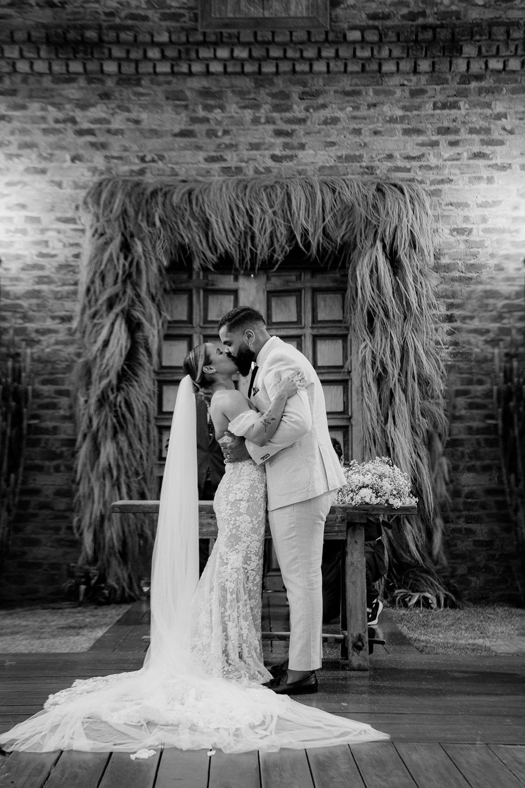 Inga e Jack celebraram o amor em um casamento inesquecível no Olaria Eventos em Betim com cobertura documental da Edu e Josi Fotografia.