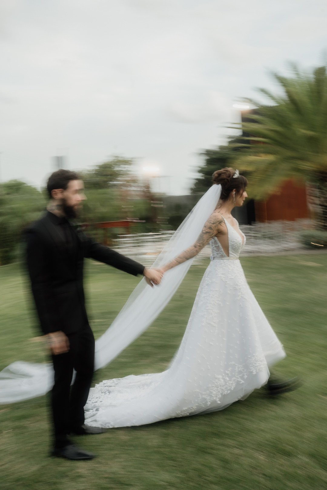 Liac Pampulha foi palco do casamento documental de Cecília e João em BH, com fotografias naturais, sofisticadas e cheias de momentos autênticos e inesquecíveis.