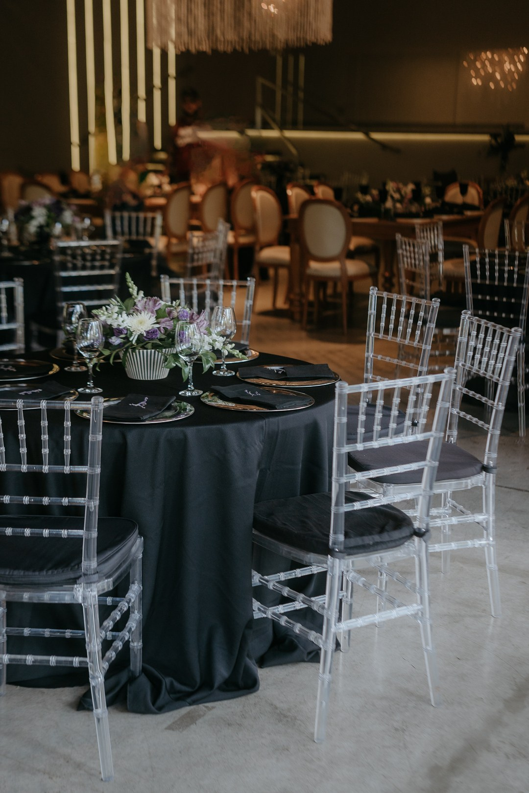 Fotógrafos de casamento em Belo Horizonte registrando Cecília e João no Liac Pampulha com fotografia documental, espontânea e atemporal.