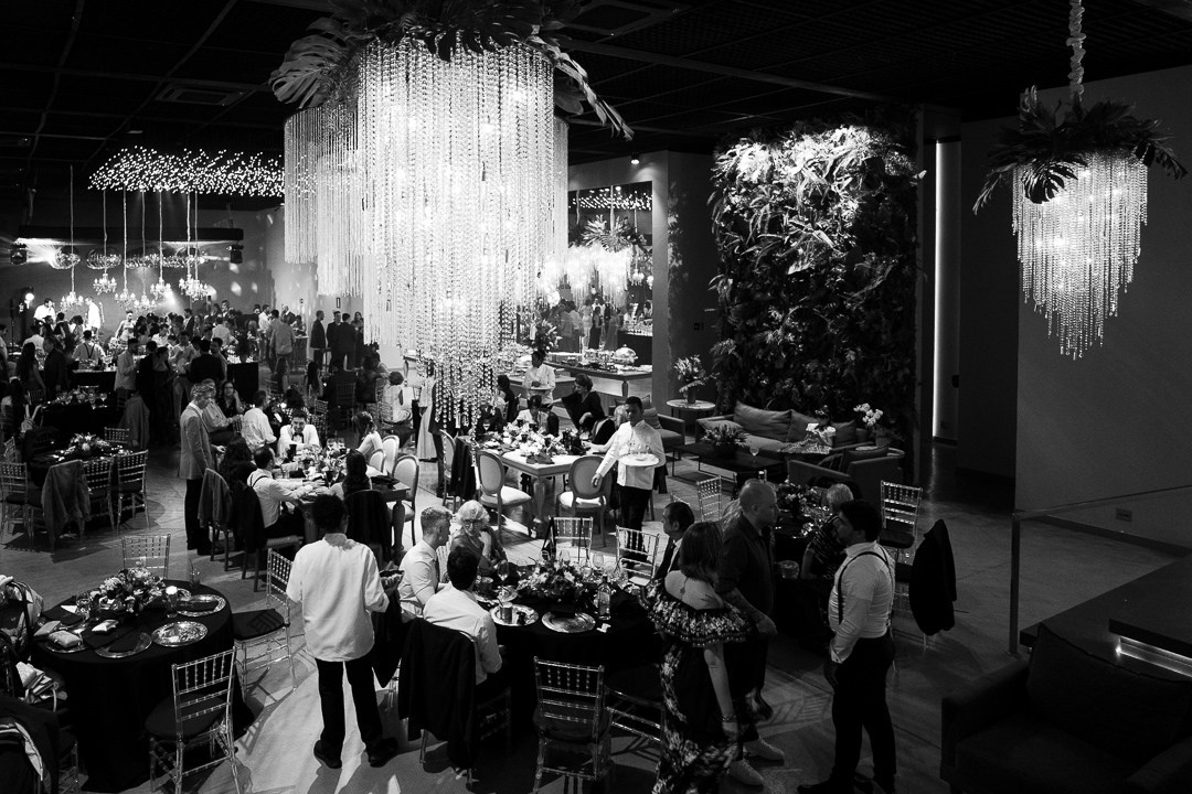 Fotografia documental de casamento no Liac Pampulha Belo Horizonte com Cecília e João. Um registro leve, espontâneo e sofisticado cheio de emoção e autenticidade.