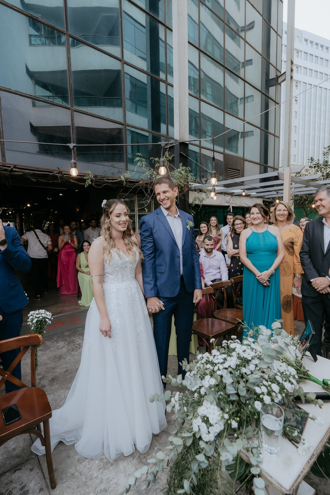 Julia e Leo celebraram o amor no Mocca Coffee & Meals em um casamento intimista cheio de emoção. A Edu e Josi Fotografia contou essa história através da fotografia documental.