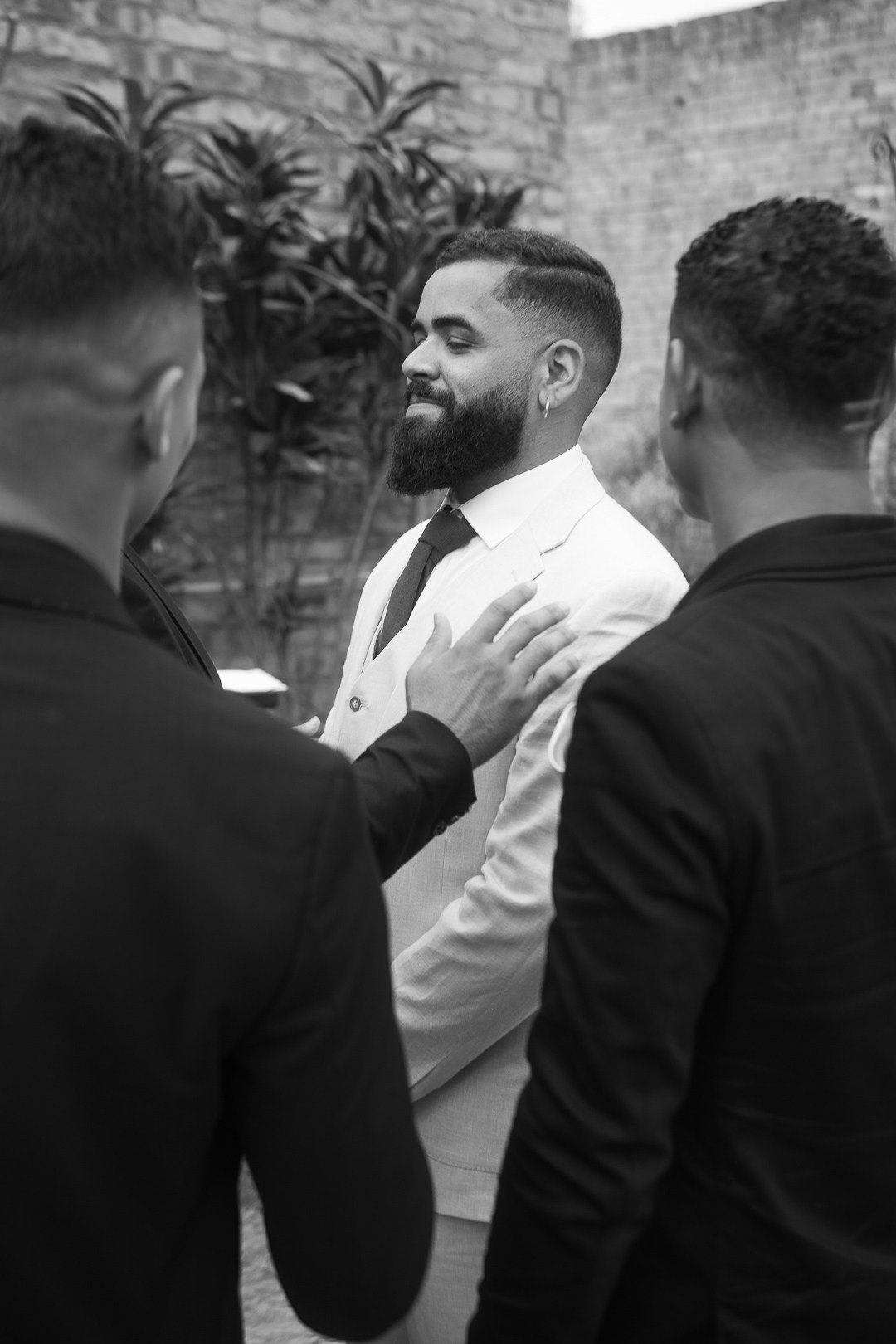 Casamento intimista de Inga e Jack no Olaria Eventos em Betim registrado pela Edu e Josi Fotografia com estilo documental, espontâneo e elegante.