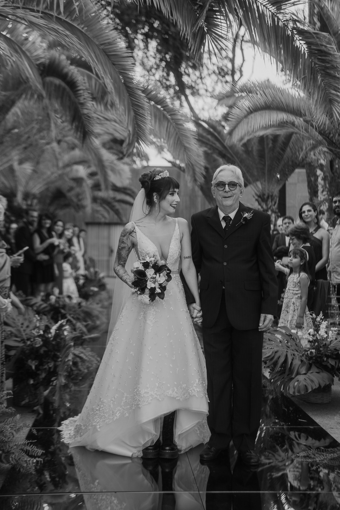 Fotografia documental de casamento em BH no Liac Pampulha. Cecília e João em um dia elegante, leve e cheio de emoção.