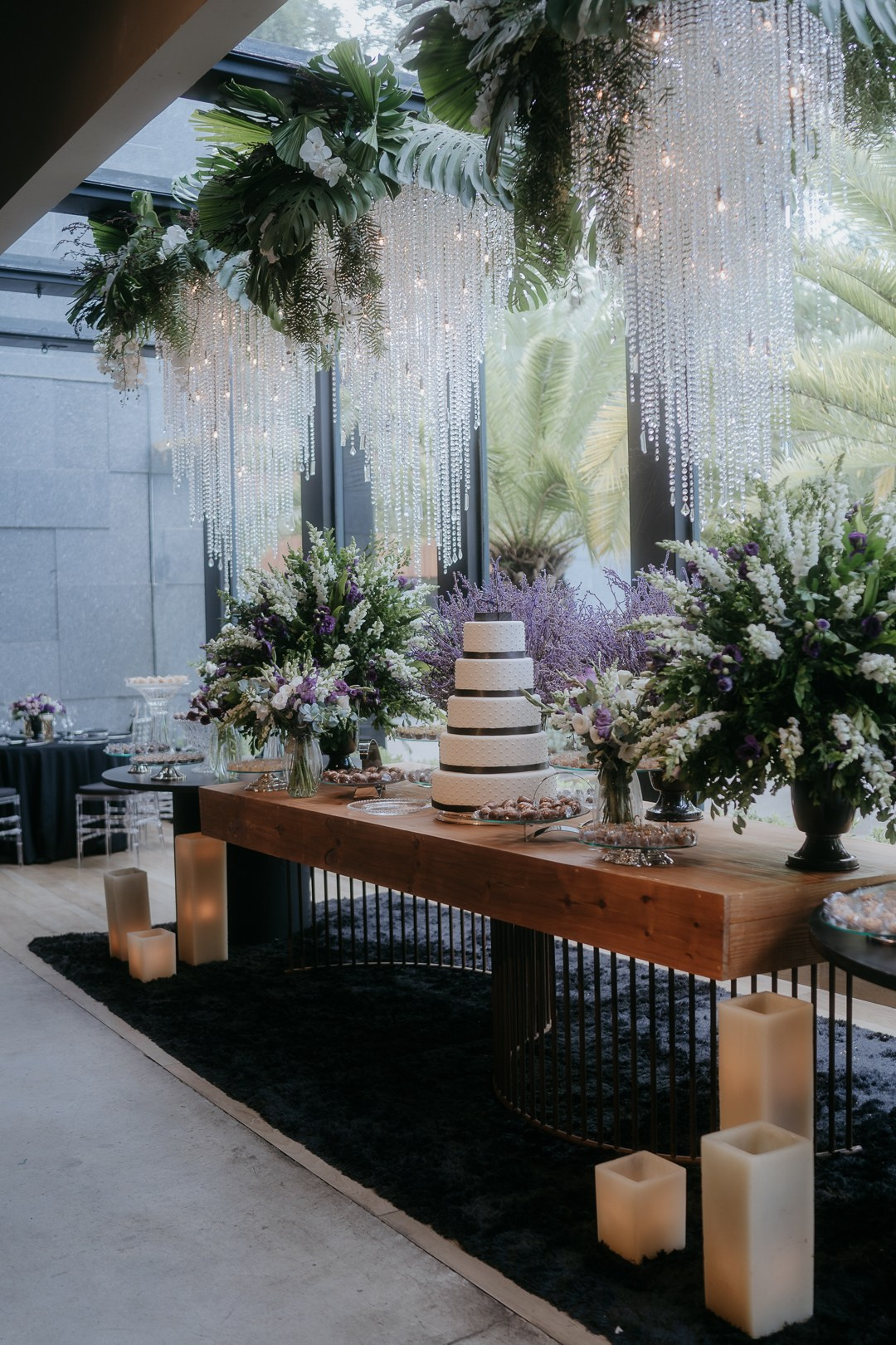 Casamento documental em Belo Horizonte no Liac Pampulha. Cecília e João em fotografias naturais, espontâneas e elegantes cheias de emoção e autenticidade.