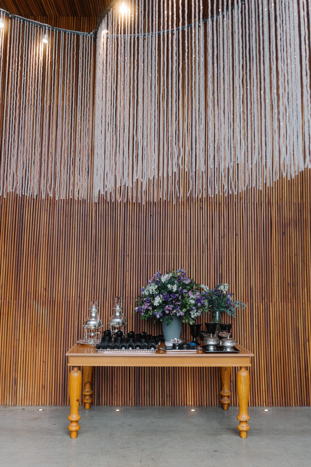 Fotografia de casamento no Liac Pampulha BH. Cecília e João em um casamento verdadeiro, elegante e registrado com sensibilidade documental.