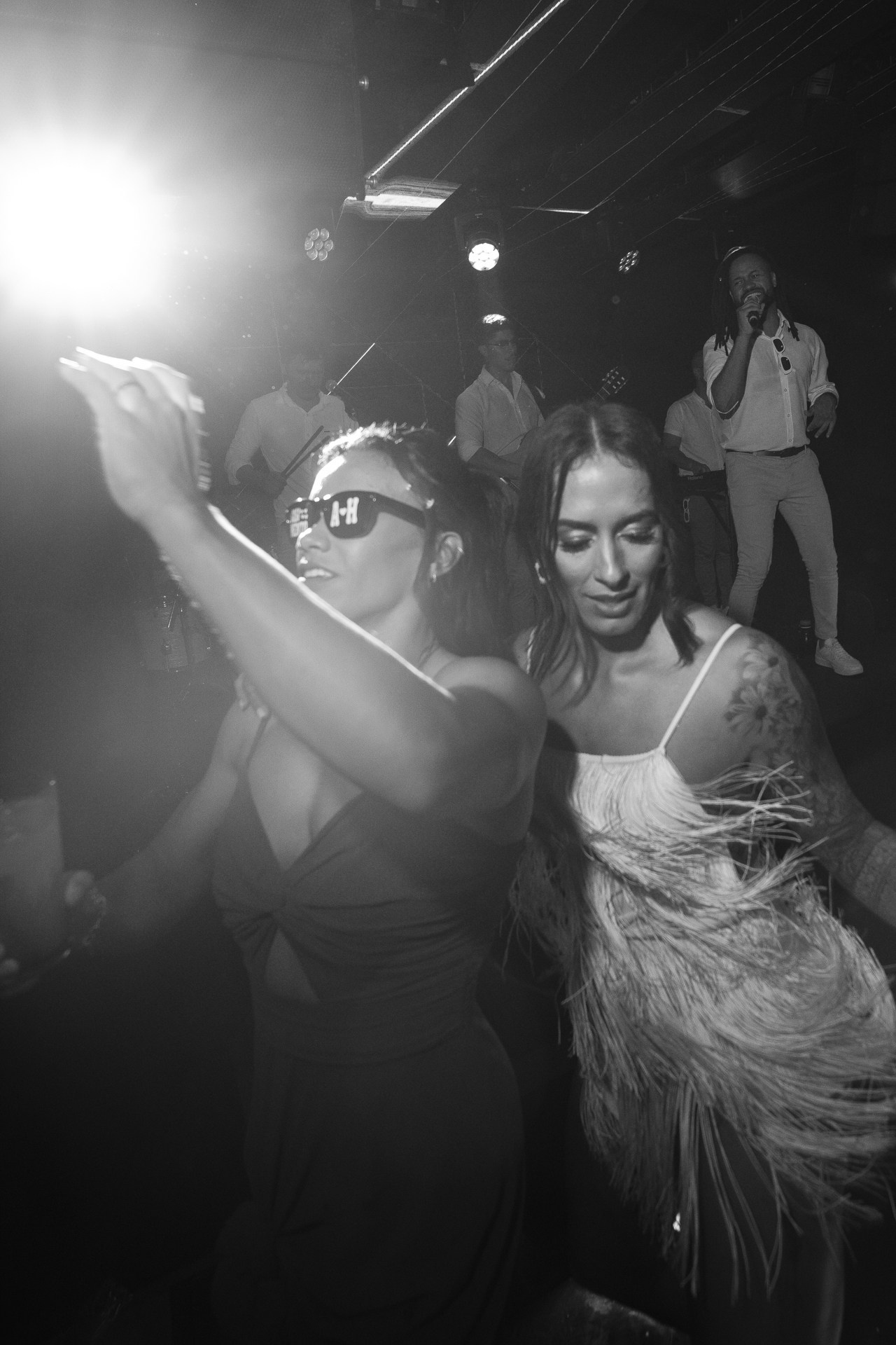 Andressa e Henrique viveram uma festa sofisticada no Vila Relicário em Ouro Preto MG com música ao vivo e cobertura documental espontânea e natural.