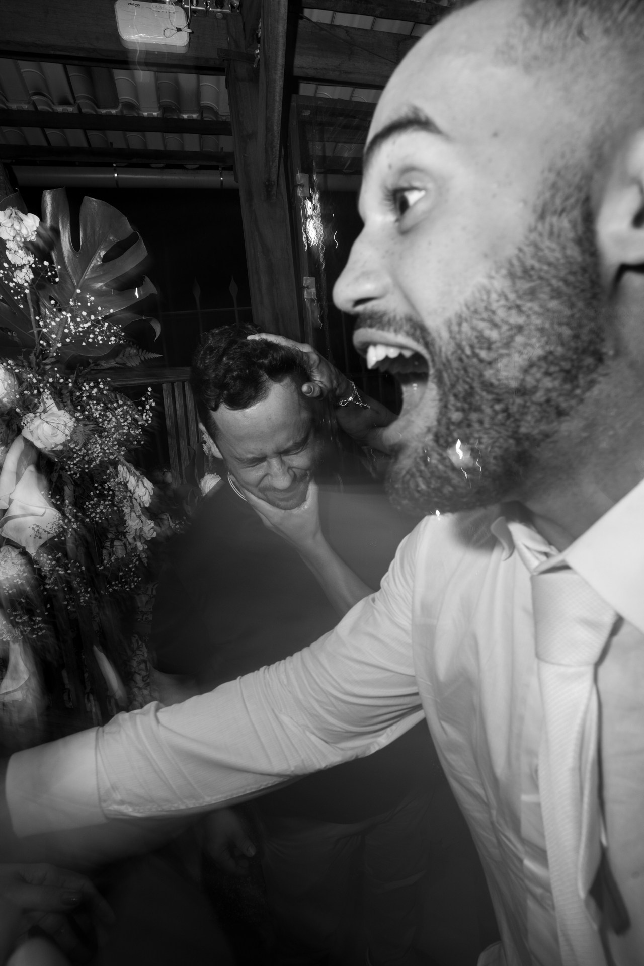 Fotografia espontânea da festa de Andressa e Henrique no Vila Relicário em Ouro Preto com dança, celebração e muita emoção em Minas Gerais.