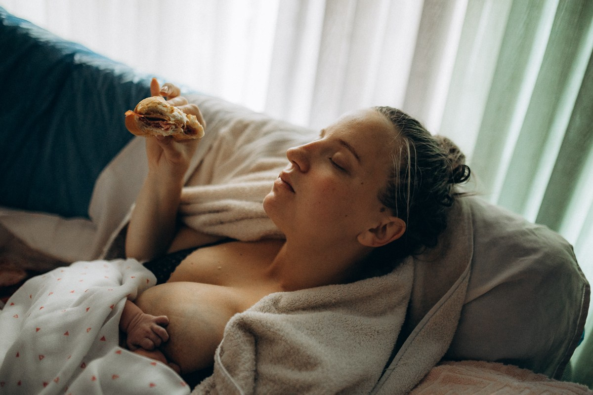 Iris Home BIRTH. Fotografa documental de familia e nascimento em Florianópolis SC Daria Ermolaev