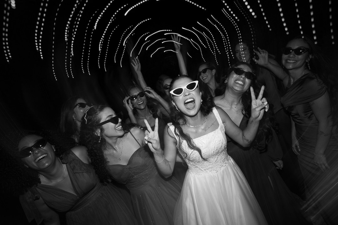 Festa elegante de casamento de Débora e André no Vila Rica Pampulha MG com cobertura espontânea da Edu e Josi Fotografia e pista cheia.