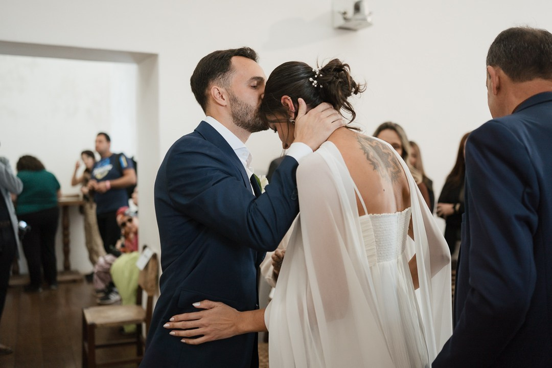 Julianne e Helder celebraram um casamento religioso emocionante na Serra da Piedade MG com registros espontâneos da Edu e Josi Fotografia.