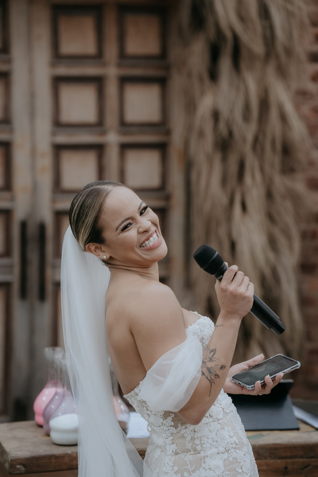Casamento intimista de Inga e Jack em Betim MG no Olaria Eventos registrado pela Edu e Josi Fotografia com olhar documental e atemporal.