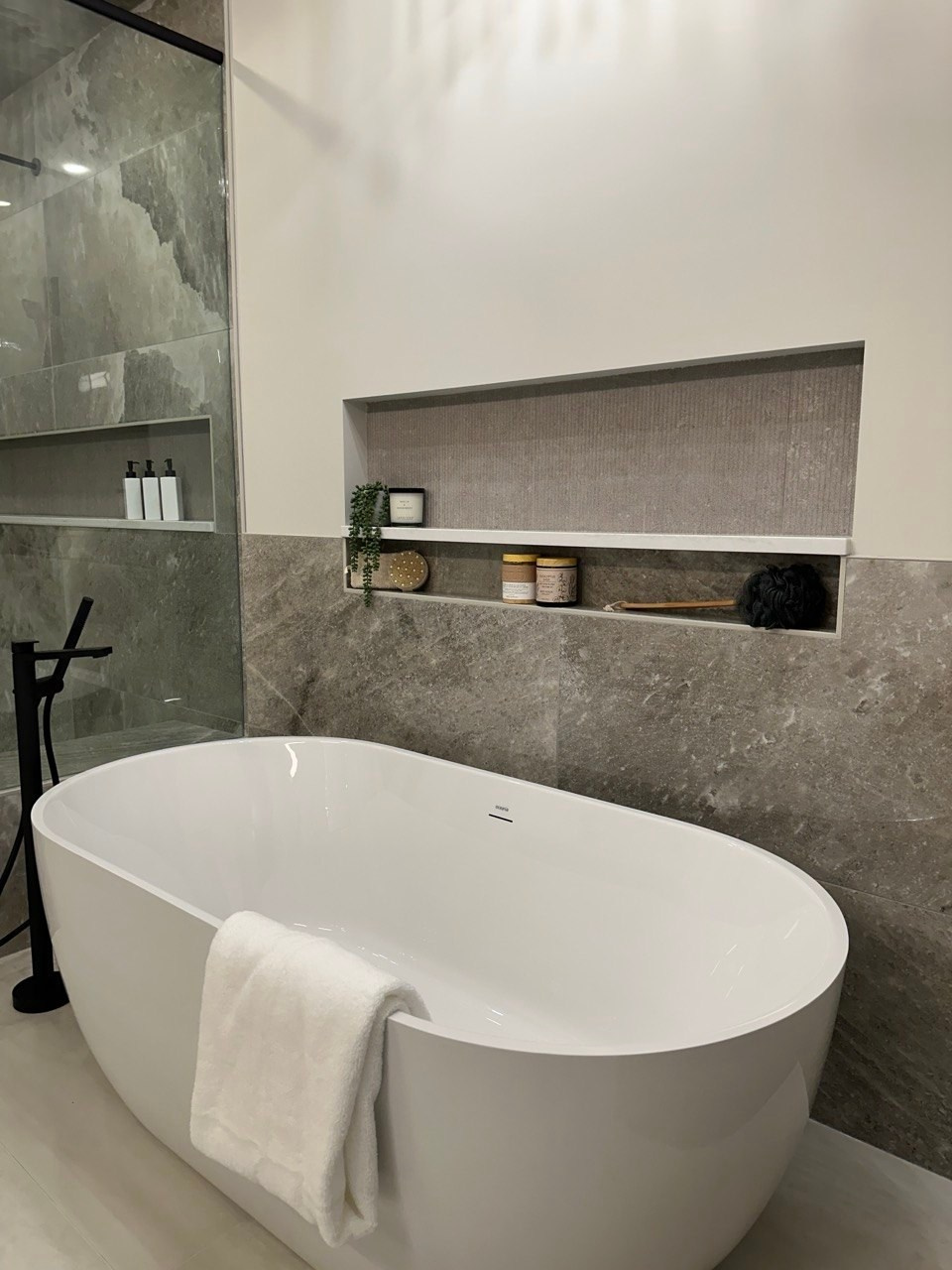 Bathrooms & Showers. Moroz Building Solutions LTD