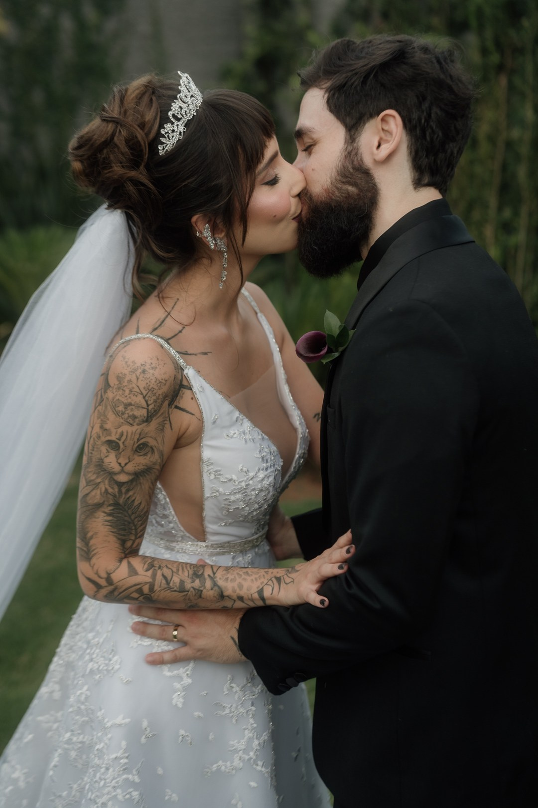 Casamento em BH com Cecília e João no Liac Pampulha. Fotografias documentais captando emoções reais, detalhes delicados e momentos espontâneos em um registro elegante e natural.