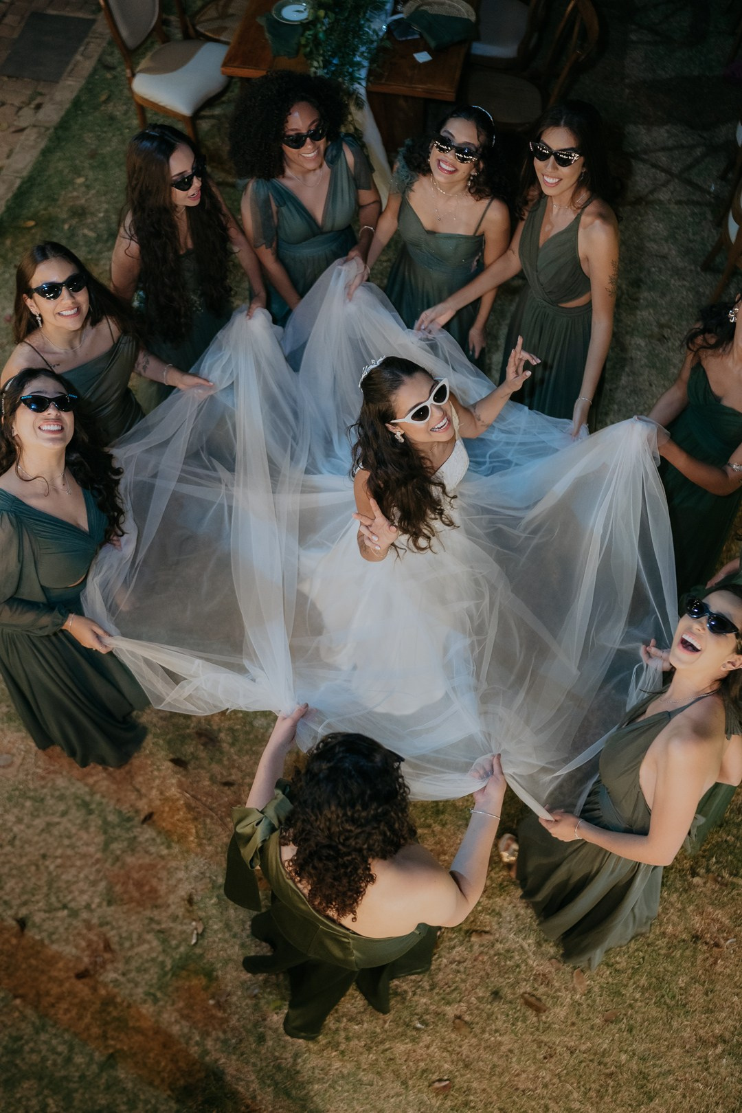 Débora e André viveram uma recepção inesquecível no Vila Rica Pampulha em Belo Horizonte MG com pista de dança animada, muita alegria e registros documentais feitos pela Edu e Josi Fotografia. Uma festa elegante, espontânea e cheia de emoção até o fim da noite.