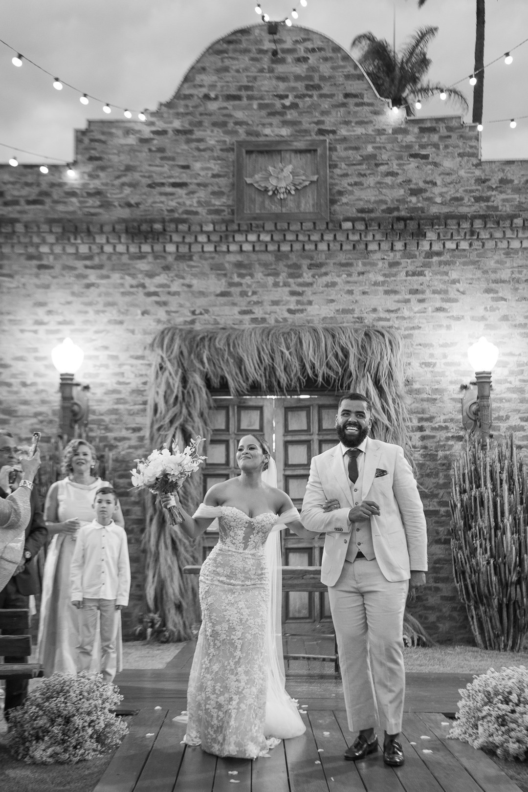 Casamento sofisticado de Inga e Jack no Olaria Eventos em Betim MG registrado pela Edu e Josi Fotografia com fotografias naturais e autênticas.