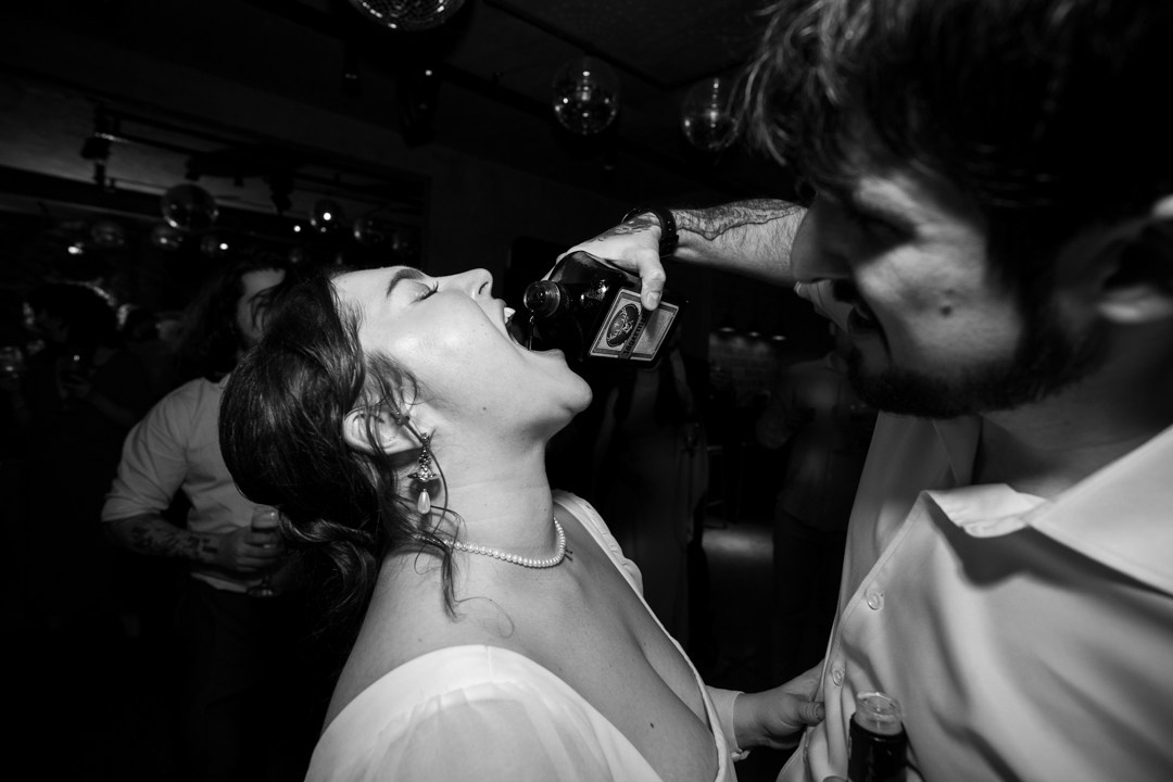 O casamento de Ayla e Adriano no Lá Tertúlia trouxe uma atmosfera leve, acolhedora e cheia de afeto em Belo Horizonte MG. A Edu e Josi Fotografia registrou cada emoção através da fotografia documental e espontânea.