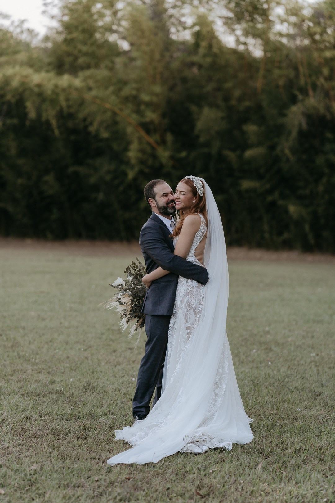 Casamento boho folk de Vivian e Paulo no Espaço Bodocó em Betim com decoração orgânica, cerimônia emocionante e festa cheia de energia. A Edu e Josi Fotografia eternizou cada detalhe com autenticidade.