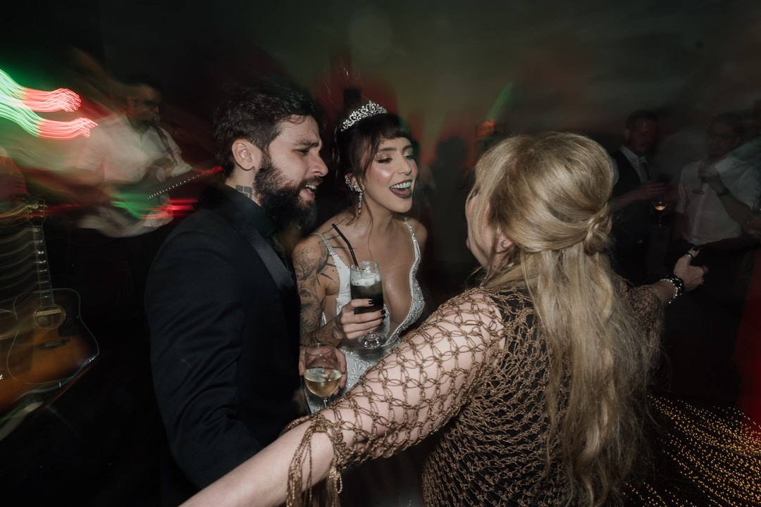 Liac Pampulha em BH como cenário do casamento de Cecília e João, registrado com fotografia documental, sensibilidade e imagens naturais e atemporais.