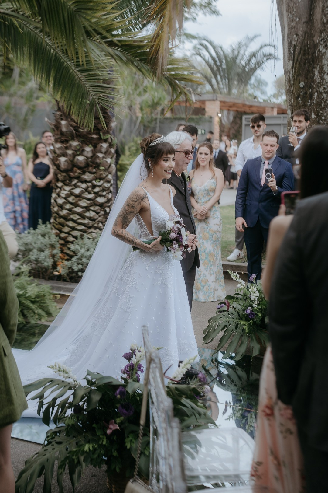 Casamento documental sofisticado no Liac Pampulha, em Belo Horizonte, com Cecília e João em registros naturais e espontâneos.