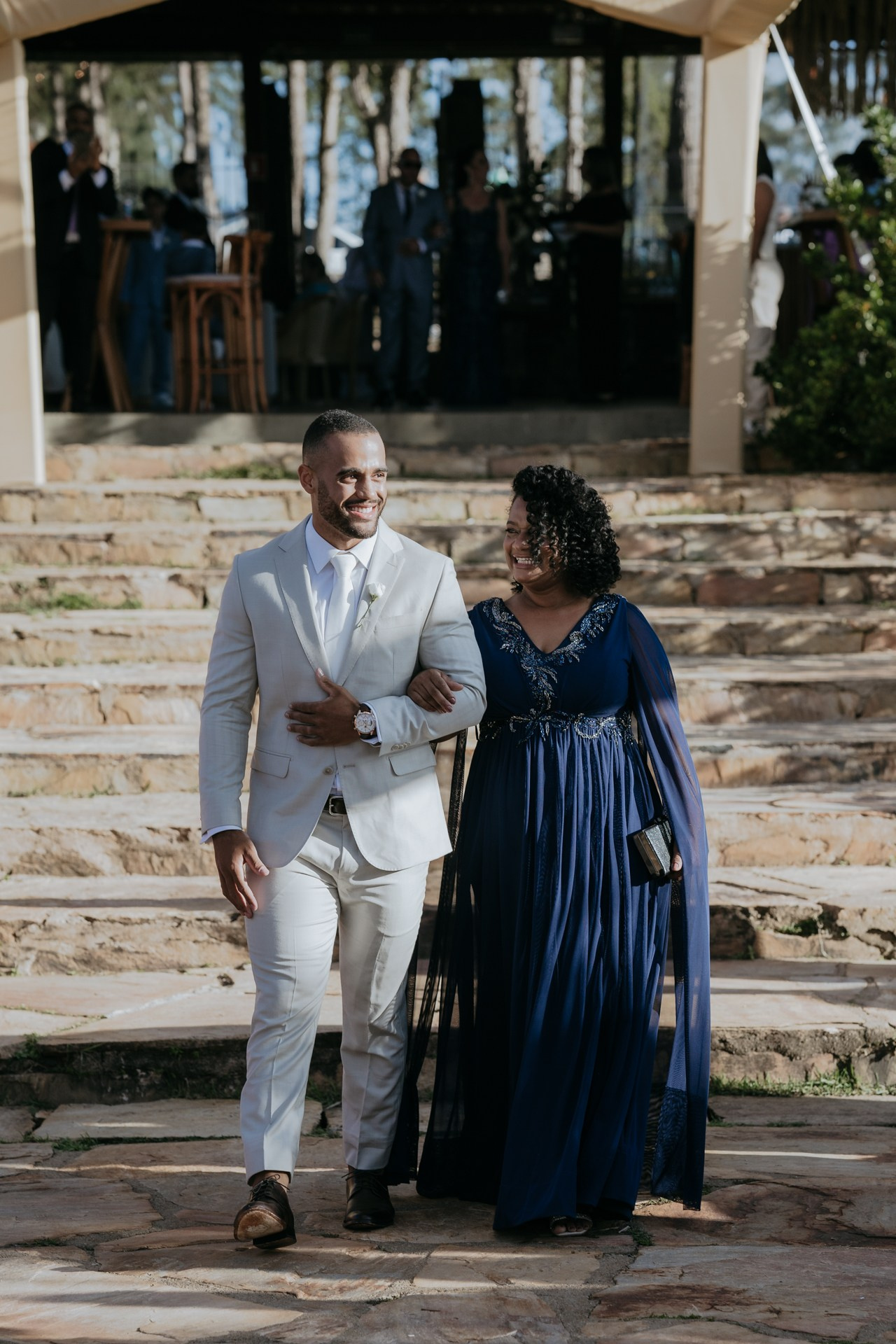 Andressa e Henrique tiveram um casamento intimista no Vila Relicário em Ouro Preto com cobertura documental da Edu e Josi Fotografia.